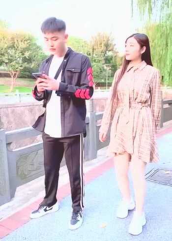 小哥哥，我可以做你女朋友吗