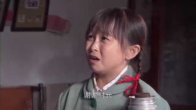 袖珍女杜鹃捡了一个孩子,村民还来给她送奶粉,都敬佩杜鹃的作为