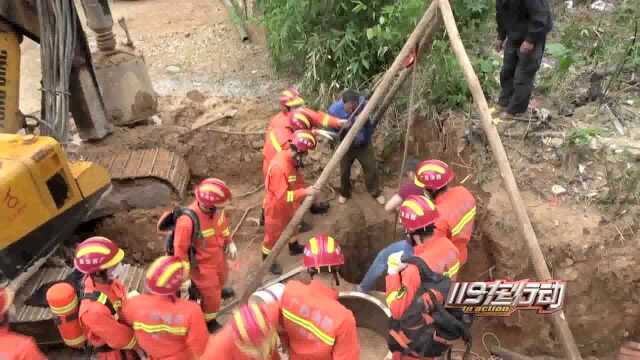 广西玉林:工人挖井不慎被埋 消防紧急救援