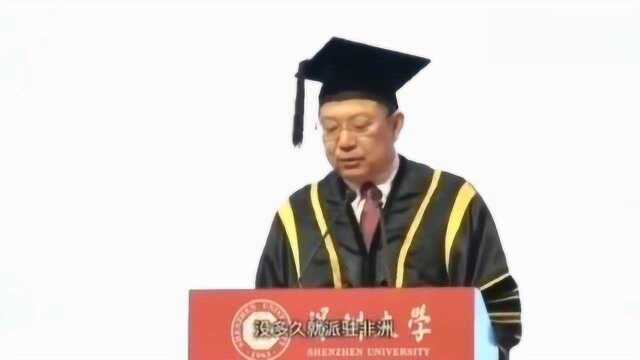 深大校长幽默演讲,如果不是生活所迫,谁愿意把自己搞得才华横溢