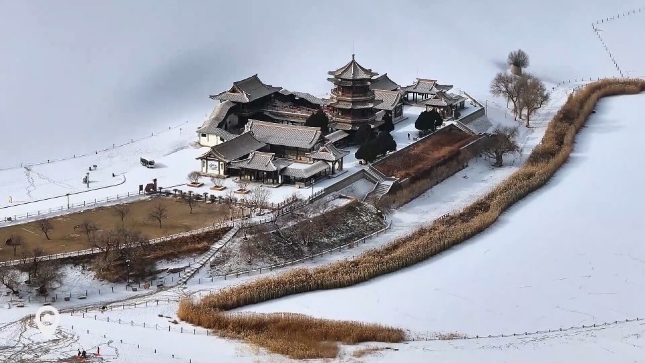 雪落敦煌鸣沙山美如诗画