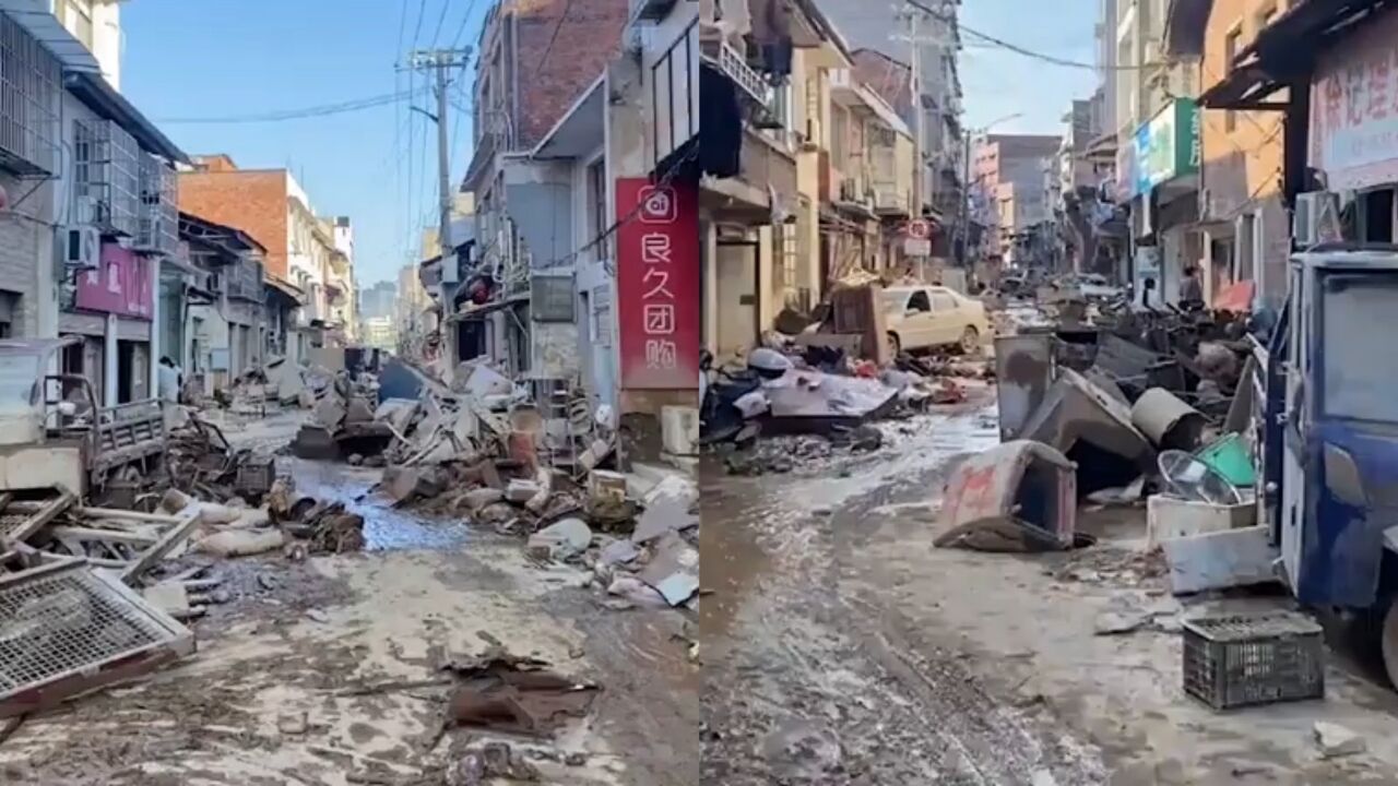 平江居民拍下灾后的街道:地面满是淤泥,杂物堆满街道