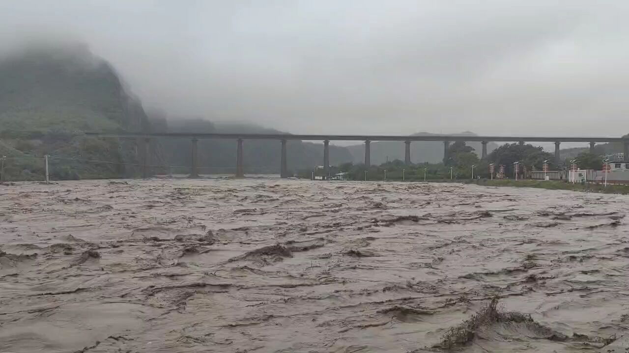 洪水红色预警!北京:全市河道均在行洪,请市民远离河道确保安全