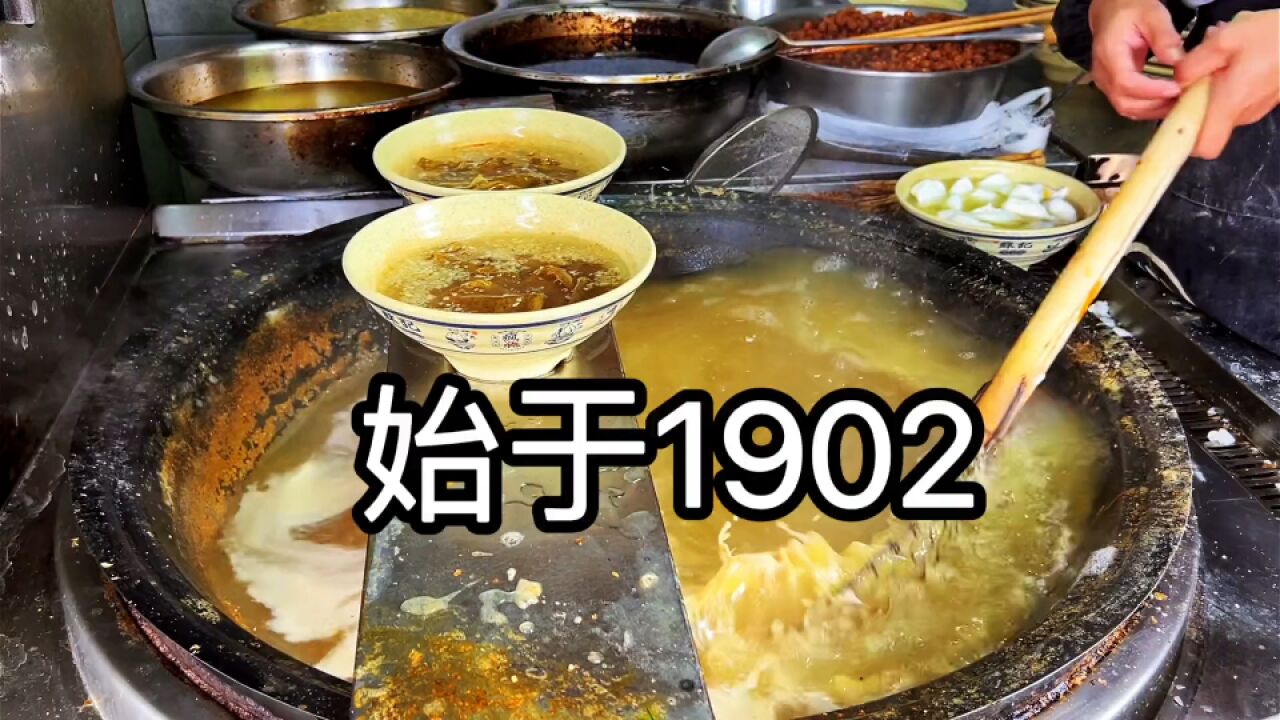 江苏徐州“1902年”丸子汤,8元一碗,汤色浑厚,口感独特