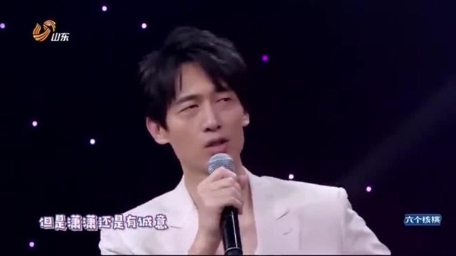 演员陈家伦勇气大挑战,刘迪妮与变色龙亲密合照,不愧是机车少女