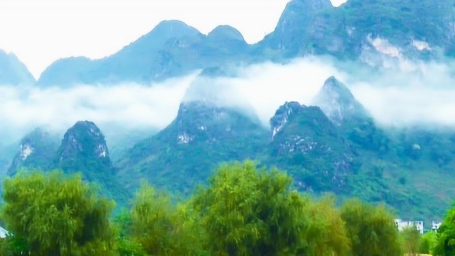 巴马盘阳河,当地有名的长寿之河,沿途两岸的风景非常好.