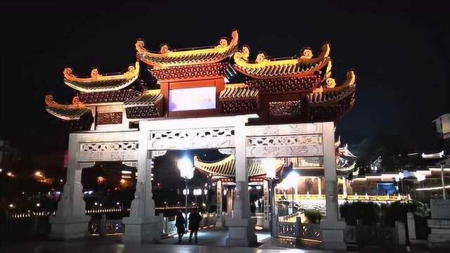 贵阳的标志性建筑“甲秀楼”古典优美,晚上这里的夜景太美啦