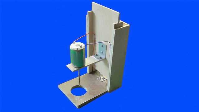手工工具自制教学,教你用木板和马达做台式钻孔机,真的很好用