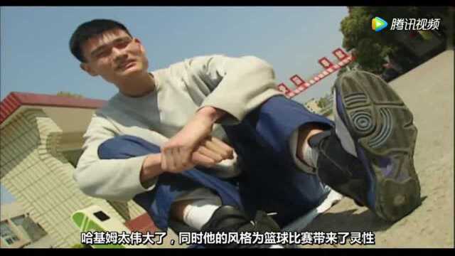 1999年姚明的宿舍生活纪录:队员都在睡觉!自己一个人打电动