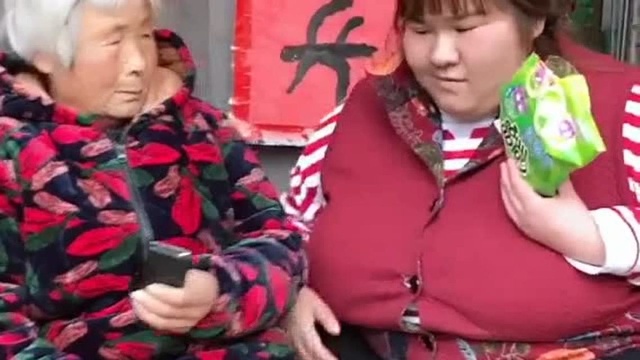 婆婆喷香水了?婆婆说英文圆圆一脸懵,中文2字点亮了圆圆!