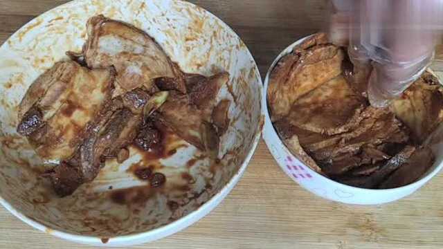 糯米扣肉正宗做法,这样吃既当饭也当菜,肉肥而不腻,米软糯香甜