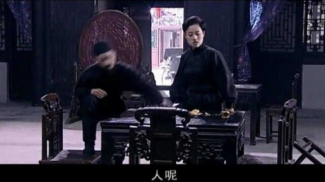 黑玫瑰:怡红院正享受,女特务破门而入,吓坏了