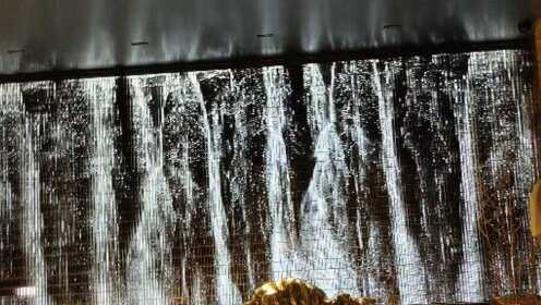 人造瀑布也很美