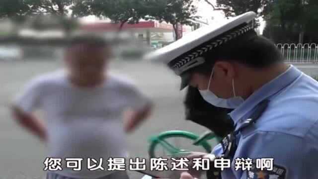 男子违章停车,交警开罚单后拒不签字,违章还有理了?