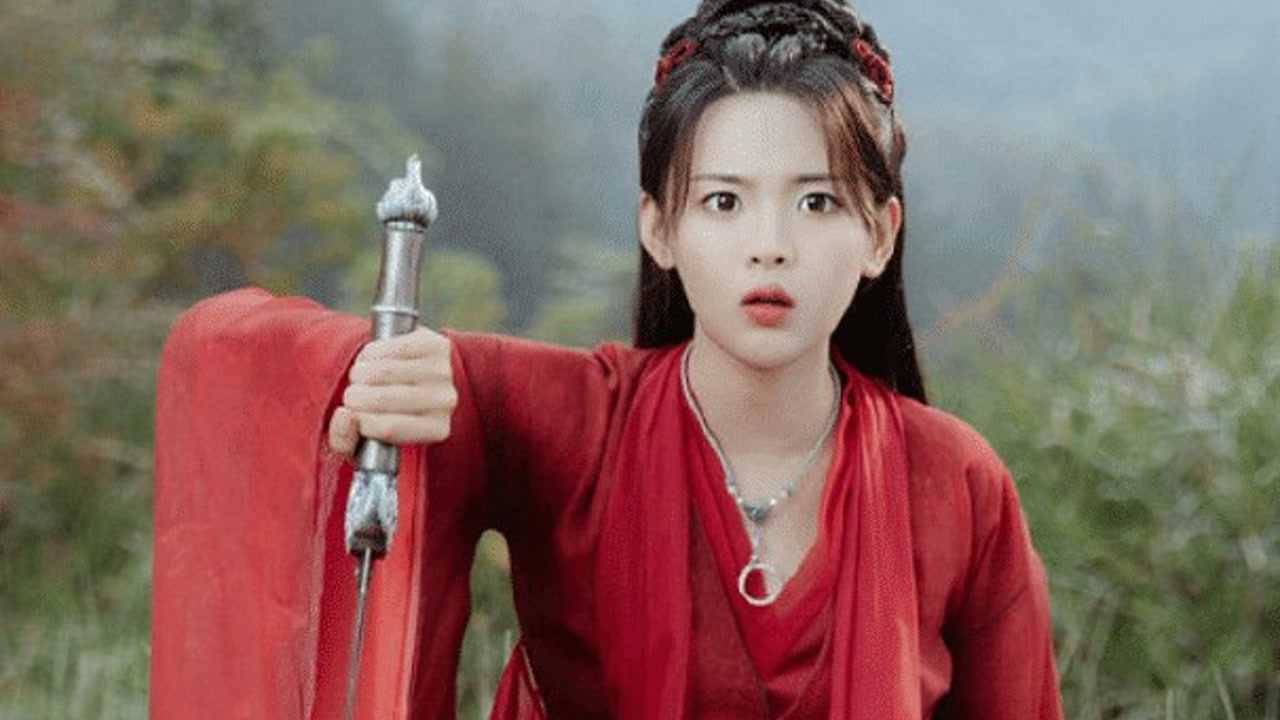 且听凤鸣花絮王皓轩的长睫毛引来杨超越的围观