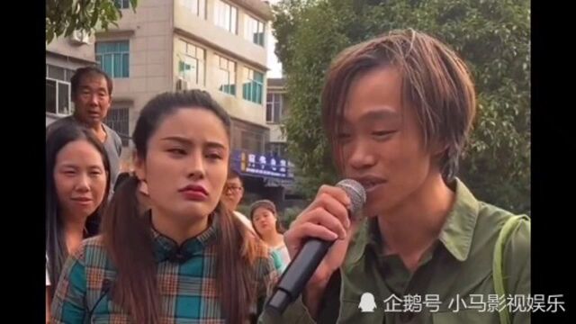 男子点一首《流浪兄弟》,乞丐深情演唱感动全场!太好听了!