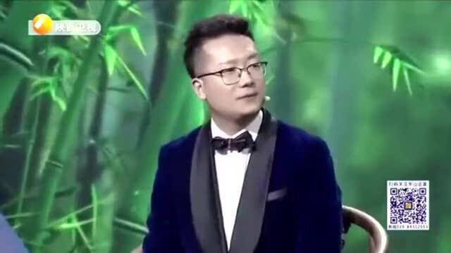 鉴宝:国外拍来的一对龙瓶,龙纹竟是可以活动的,实在太难得!