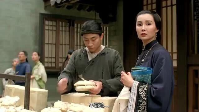 电影:郭富城混入打擂台的队伍,想排队领馒头吃,结果被撵出了队伍