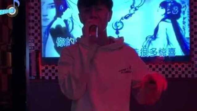 KTV里的唱歌的大神,个个是人才!网友:不上春晚太可惜了