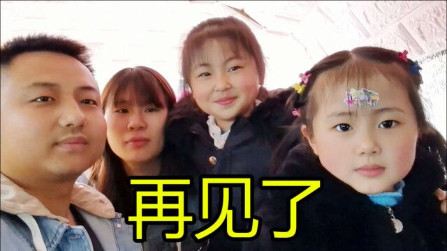 小伙开着面包车去新疆,把老婆和女儿留在家里,去拍视频做自媒体