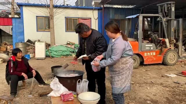 河北农村传统美食“腌猪肉”,采用古老的秘制方法,放一年都不会坏