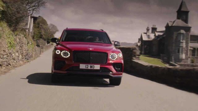 Bentley Bentayga S (2022)  driving, exterior & interior