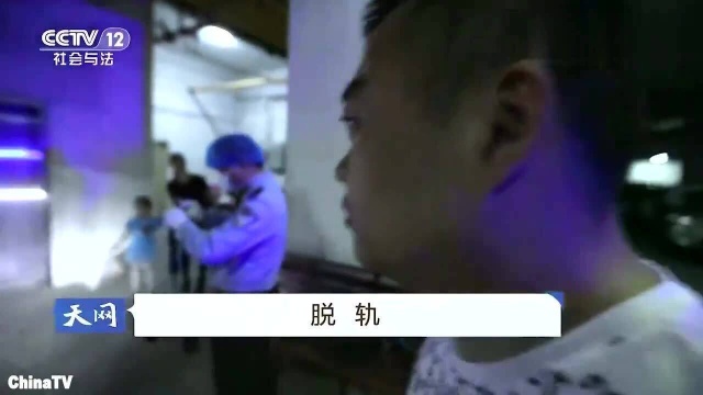 回顾:脱轨ⷤ𘊠警方抓获重大黑社会组织,16人中竟一半都是未成年人