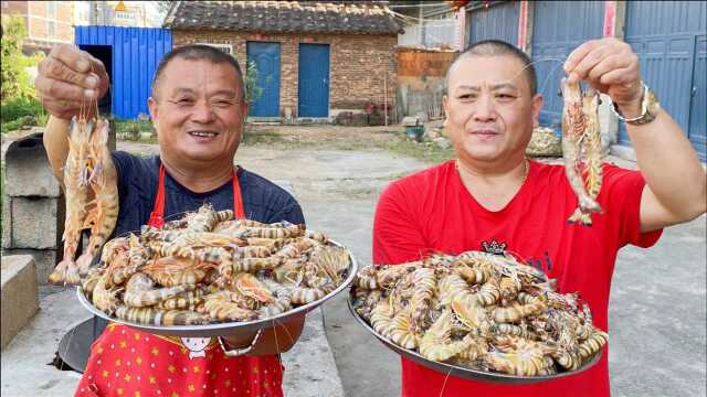 2800买了24斤九节虾,个个堪称虾王,农村十几人大虾当饭吃