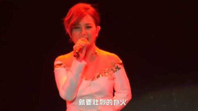 梁静茹再唱经典曲目《燕尾蝶》经典越听越有感觉,回味无穷!