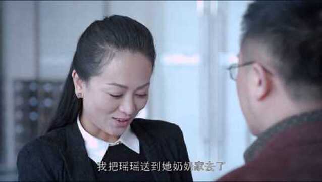 男友送礼物,单亲妈妈打开后瞬间害羞,忍不住:今晚孩子送奶奶那