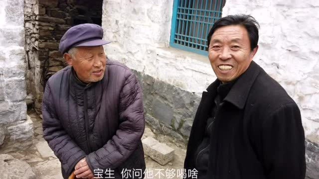 82岁舅舅与60多岁的外甥比退休工资高低,听听谁的最高?