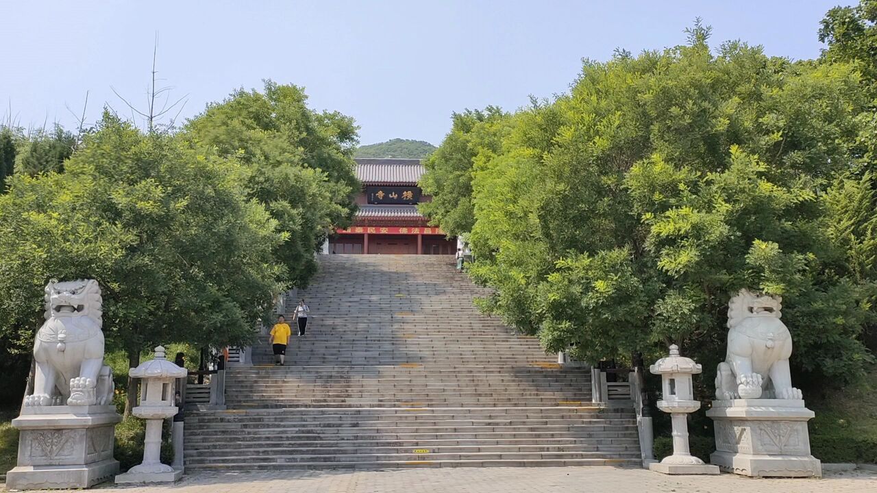 大连横山寺,山峦环绕,景色优美