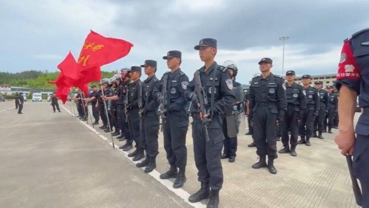 为进一步检验池州市公安队伍整体训练水平和练兵成果,不断提升队伍快速反应、跨区机动和协同处突的实战能力水平,6月28日上午