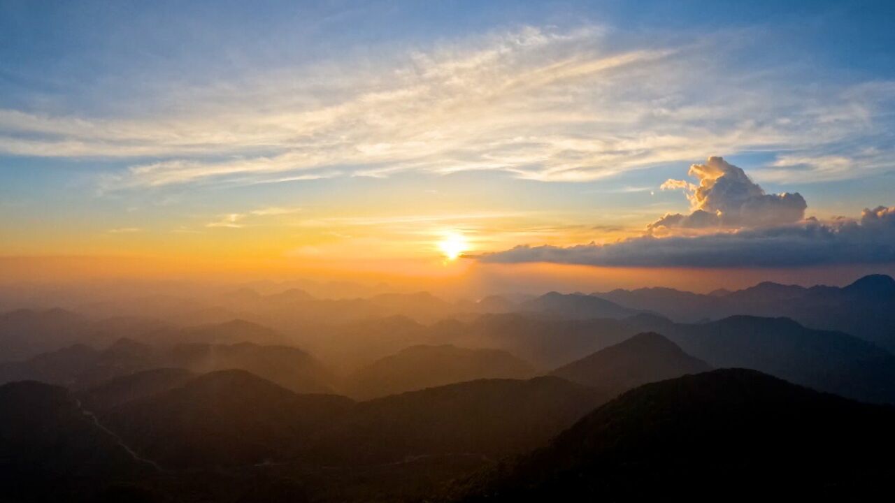 盛夏“飞阅”南岭山系:看山水相映成画,观日落月升云蒸霞蔚