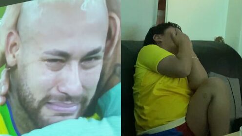 男孩熬夜看世界杯，得知巴西队爆冷出局突然崩溃，当场嚎啕大哭