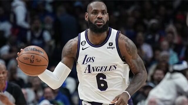 詹姆斯一战刷新八大纪录：生涯第17次参加年终大战历史第一人，连续7场砍30+