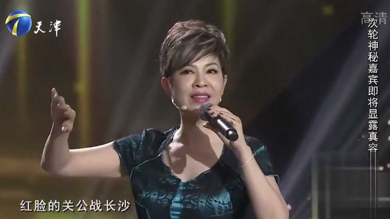 歌手杭天琪现身,开嗓献唱歌曲《唱脸谱》,观众拍手叫好