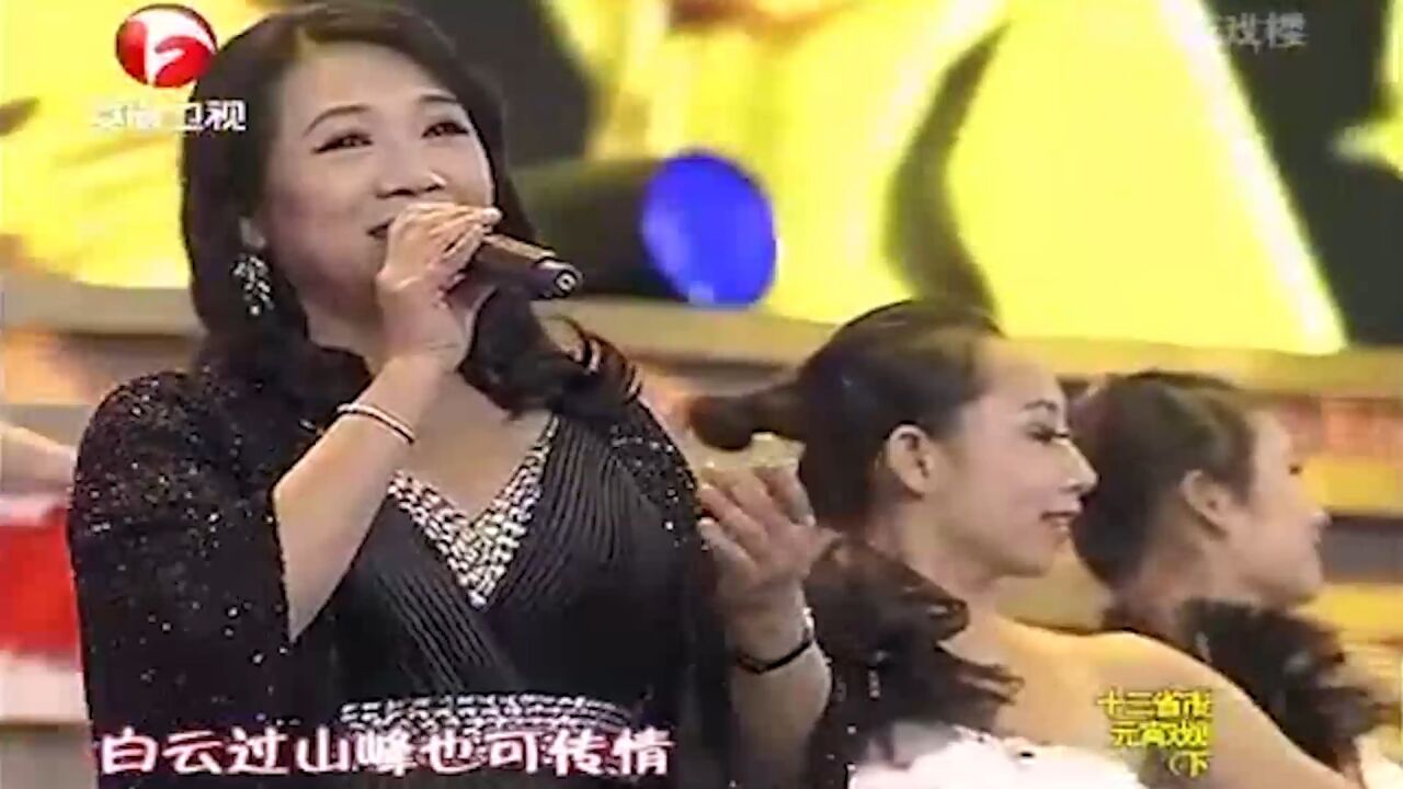 粤曲《万水千山总是情》,卓佩丽倾情演唱,让人沉醉其中丨花戏楼