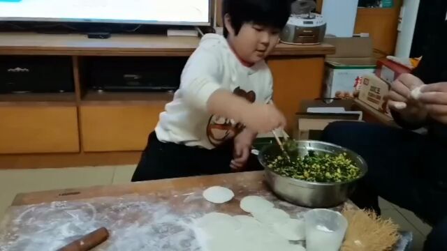 兔年包饺子