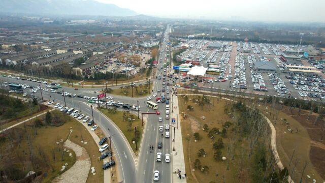 西安市临潼区秦陵北路美丽街景