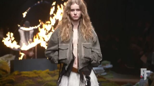 意大利知名女性时装品牌Blumarine(蓝色情人) 2023年FW时装秀