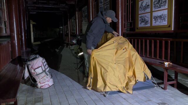 骑行甘肃阴雨绵绵,赶夜路到达永昌县,吃自助餐公园过夜