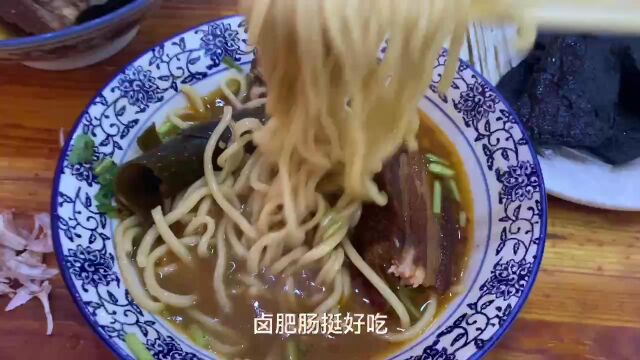 乌拉拉拉面美食试吃