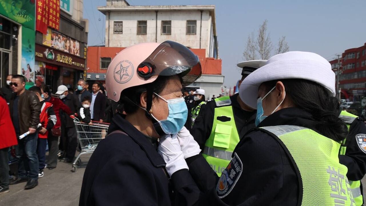 无棣开展电动自行车“文明守法、安全回家”爱心头盔免费发放公益活动