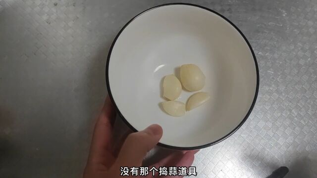 学做网红大蒜鸡蛋酱,我的评价是不如海挪秘制小酱料