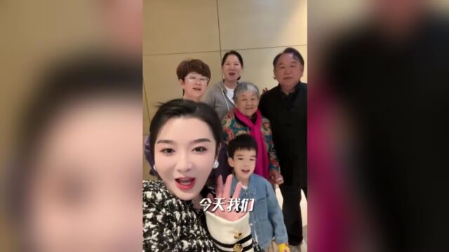 吴雅婷发布视频 与王栎鑫一起为女儿庆生