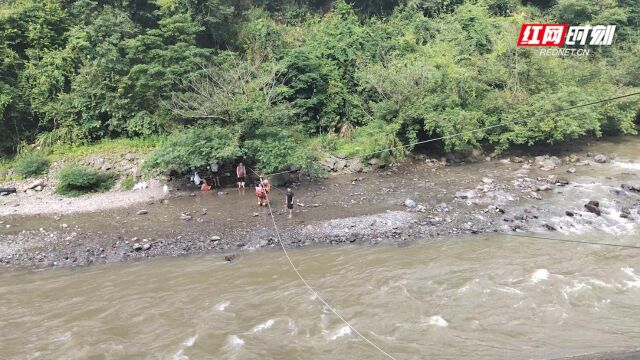 小溪涨水迅速!张家界游客河滩上露营被困后获救