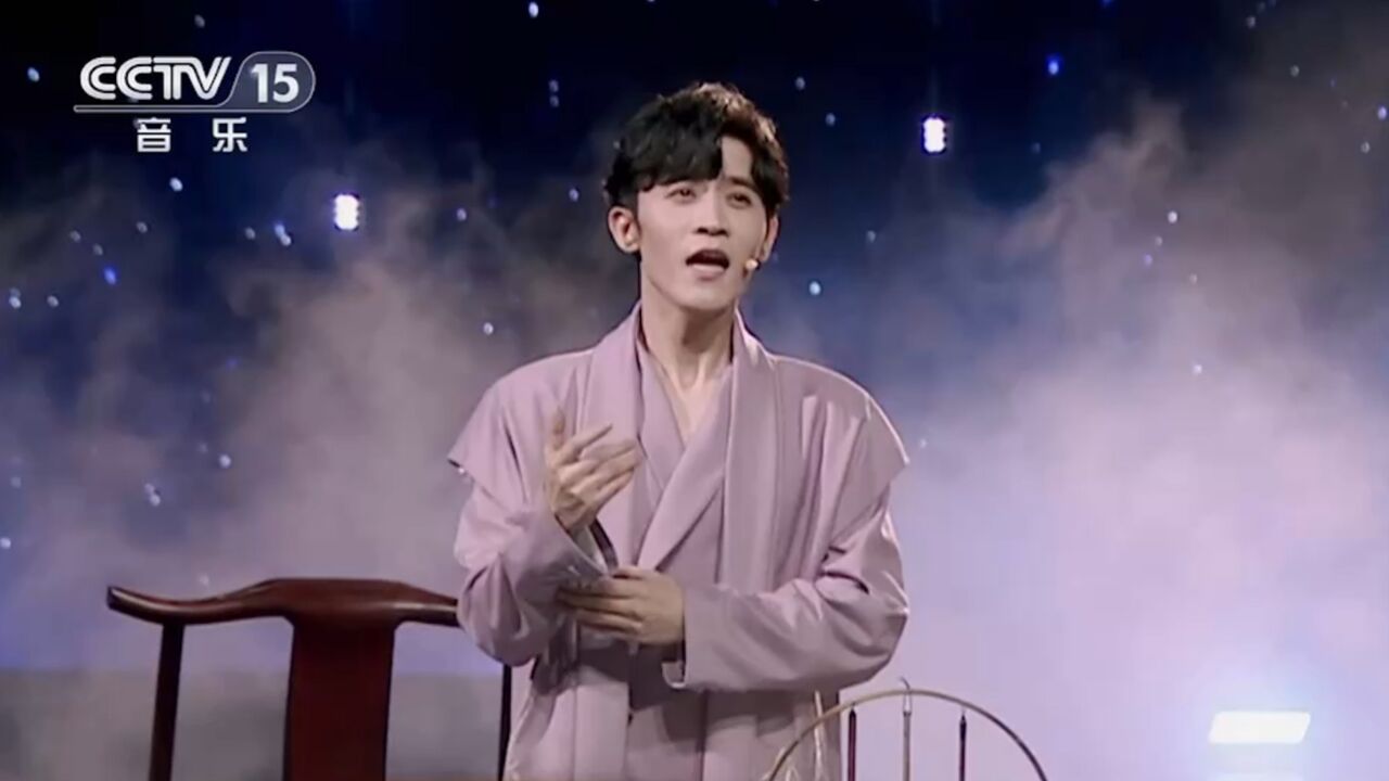 王佩瑜,郑棋元演唱《倾国倾城》,歌声余音袅袅,动听