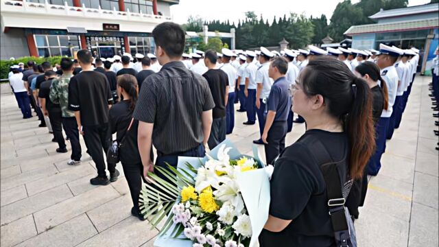 泪目!市民自发送别北京牺牲消防员冯振烈士