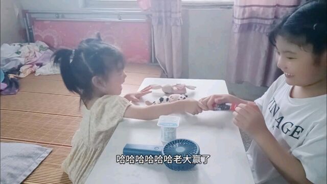 小游戏《听口令抢东西》,孩子的快乐时光 陪她们一起玩耍